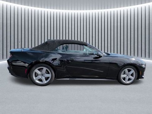 Used 2026 Ford Mustang Premium image 2