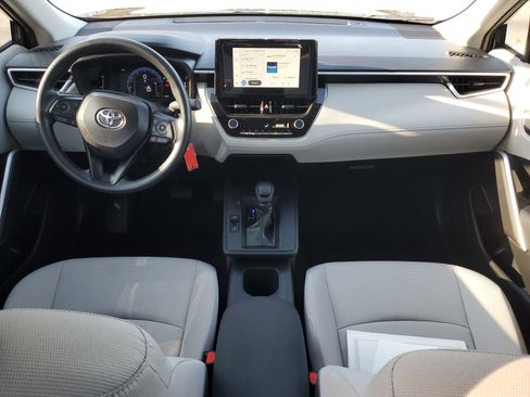 Used 2026 Toyota Corolla Cross L image 14