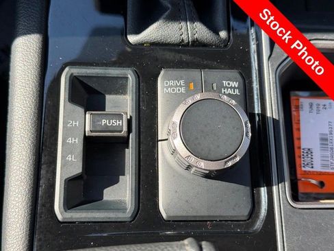 Used 2024 Toyota Tundra Limited AWD/4WD image 28