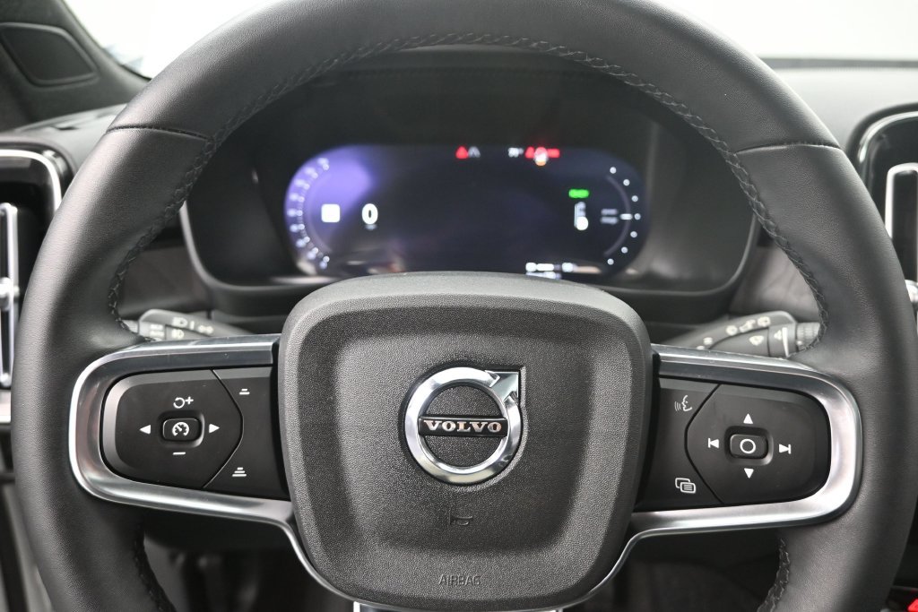 Used 2023 Volvo XC40 Recharge Ultimate AWD/4WD image 12
