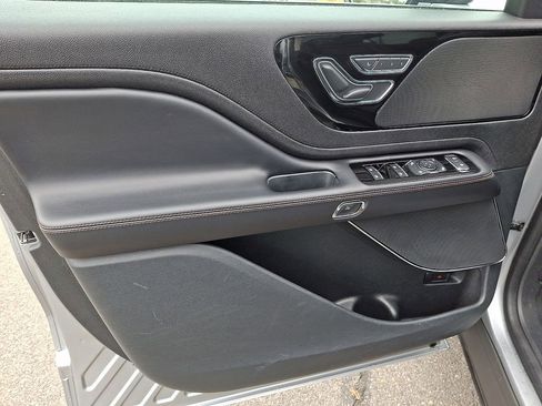 Used 2023 Lincoln Aviator AWD w/ Premium Package image 13