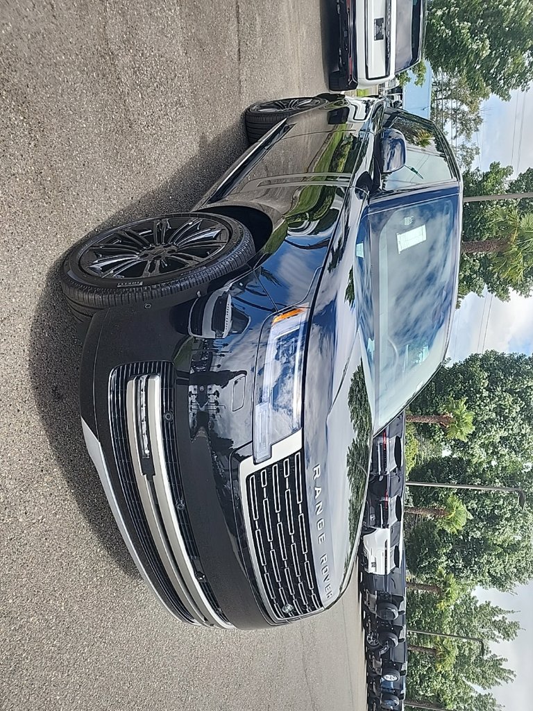 New 2026 Land Rover Range Rover Long Wheelbase SE AWD/4WD image 9