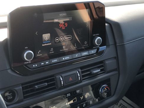 Used 2025 Nissan Pathfinder S image 19