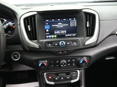 Used 2022 GMC Terrain SLE w/ Driver Convenience Package image 4
