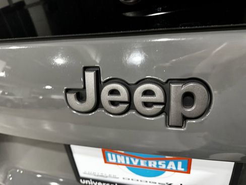 Used 2022 Jeep Cherokee Trailhawk w/ Comfort/Convenience Group AWD/4WD image 32