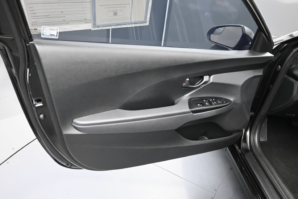 Used 2020 Hyundai Veloster 2.0 FWD image 15