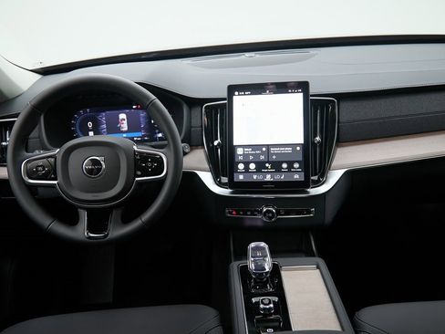 Used 2025 Volvo XC90 B6 Core w/ Protection Package image 25