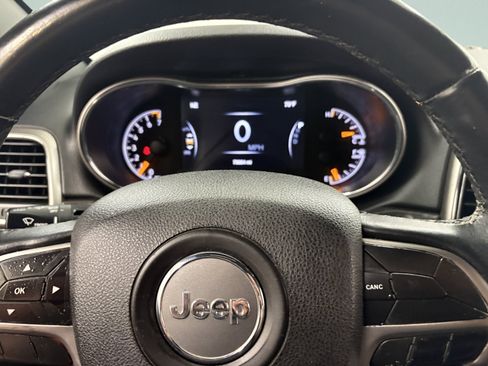 Used 2018 Jeep Grand Cherokee Laredo RWD image 18