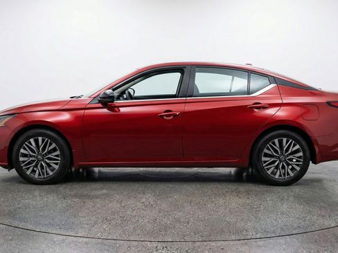 Used 2025 Nissan Altima 2.5 SV FWD image 5