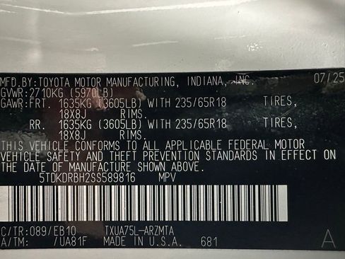 Used 2025 Toyota Highlander XLE image 11