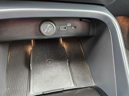 Used 2023 Volvo XC40 Recharge Ultimate w/ Protection Package Premier AWD/4WD image 27