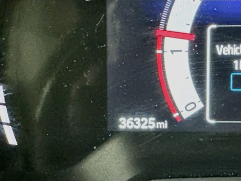 Used 2025 Toyota Corolla Cross XLE FWD image 18