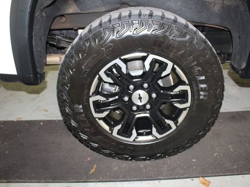 Used 2024 Chevrolet Silverado 1500 ZR2 w/ Technology Package image 20