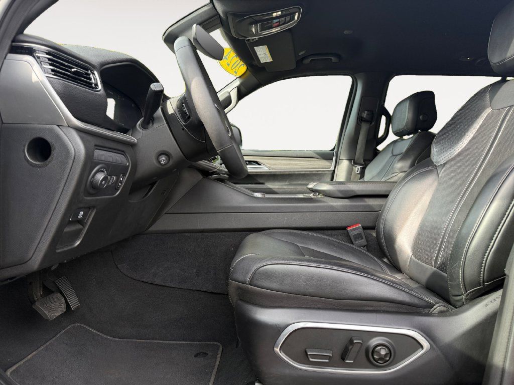 Used 2024 Jeep Wagoneer L Series II w/ Flexible Seating Group AWD/4WD image 9