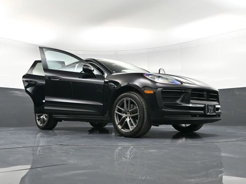 Certified 2023 Porsche Macan Turbo image 36