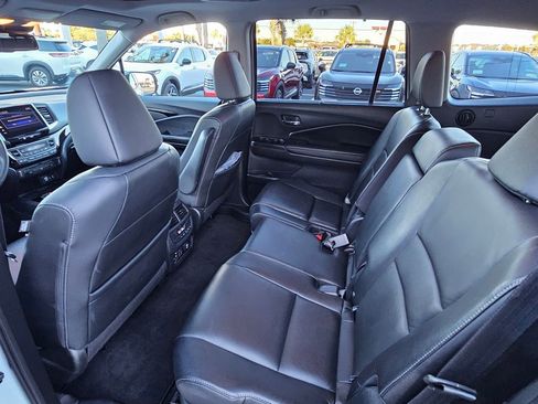 Used 2018 Honda Pilot Touring image 17