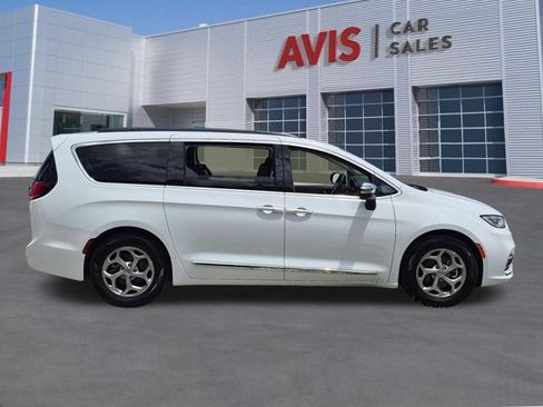 Used 2023 Chrysler Pacifica Limited FWD image 5