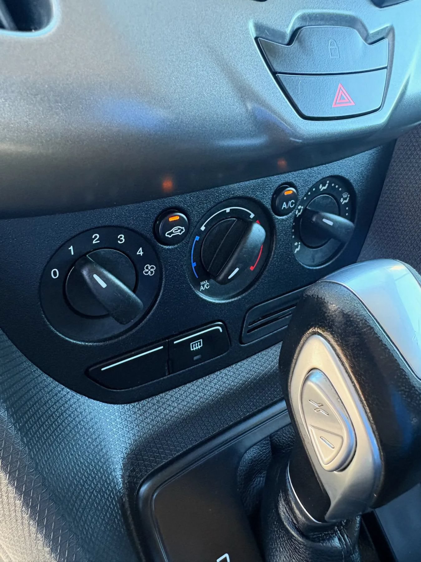 Used 2016 Ford Transit Connect XL FWD image 17