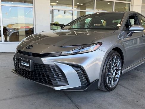 Used 2026 Toyota Camry SE FWD image 3