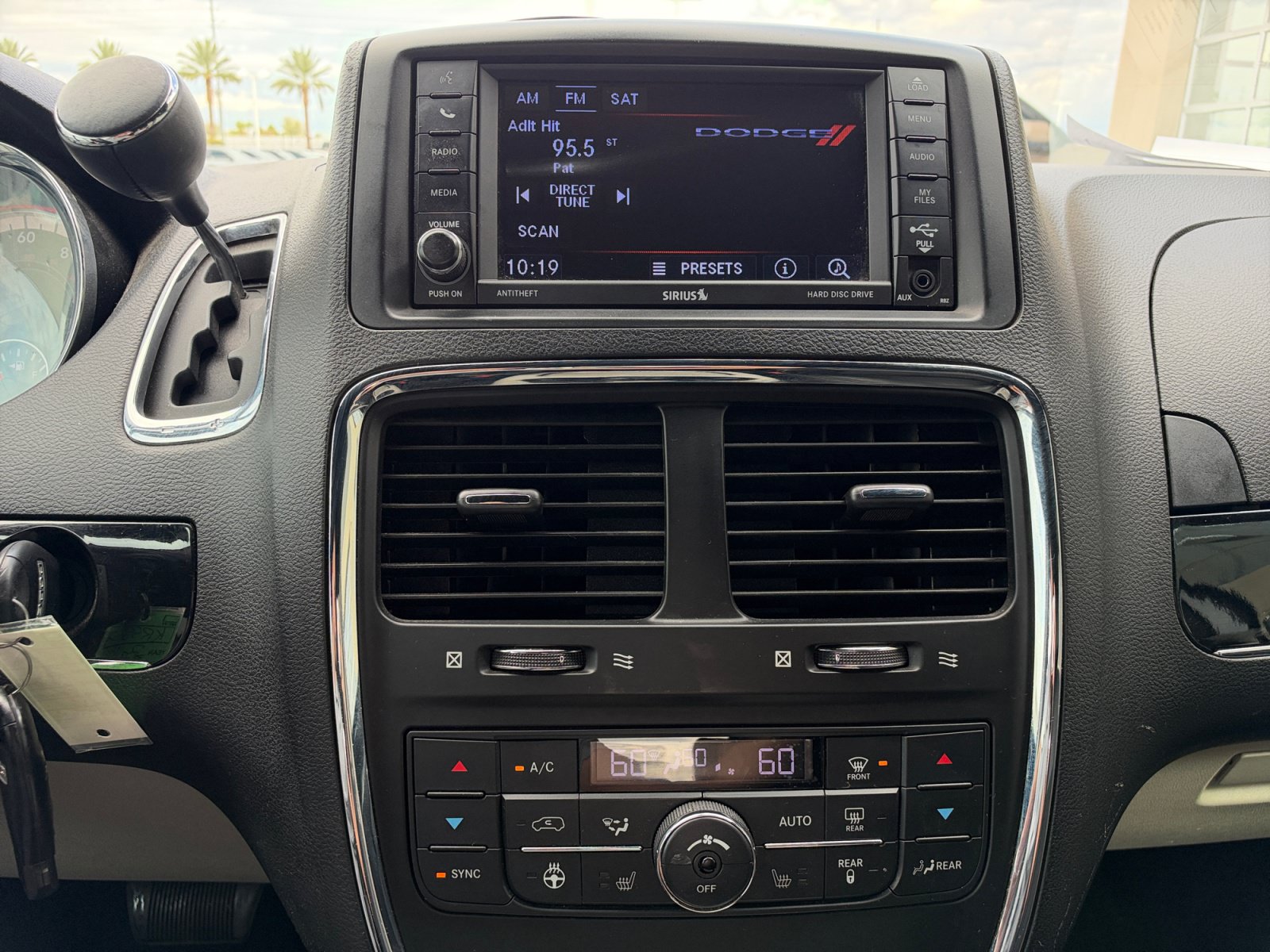 Used 2019 Dodge Grand Caravan SXT w/ Driver Convenience Group FWD image 28
