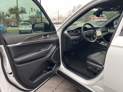 New 2026 Jeep Grand Cherokee Limited w/ Limited Altitude Package AWD/4WD image 4