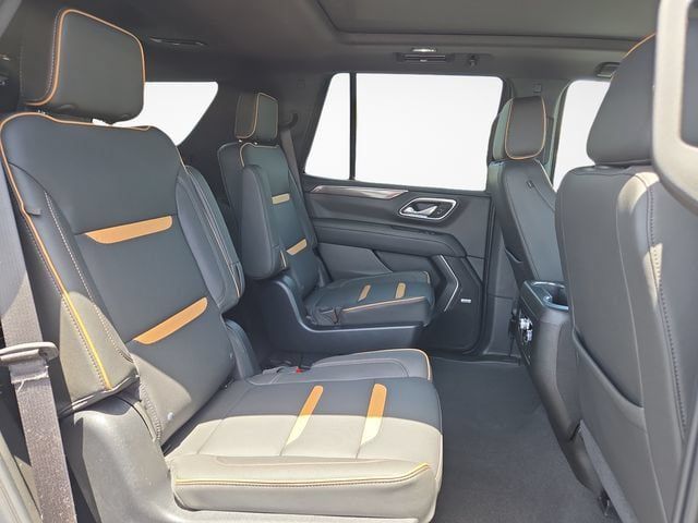 Used 2024 GMC Yukon AT4 w/ AT4 Premium Package AWD/4WD image 32