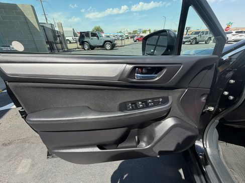 Used 2017 Subaru Outback 2.5i Premium AWD/4WD image 11