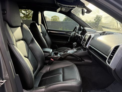 Used 2014 Porsche Cayenne Platinum Edition AWD/4WD image 18