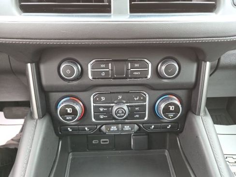 Used 2023 Chevrolet Suburban LT w/ Luxury Package AWD/4WD image 15