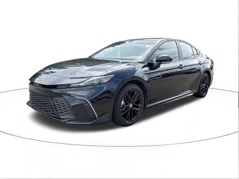 Used 2025 Toyota Camry SE FWD image 7