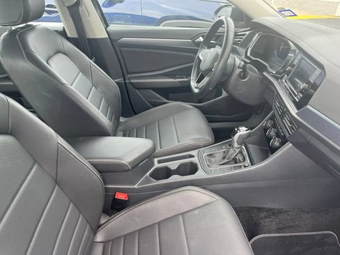 Used 2024 Volkswagen Jetta SE FWD image 4