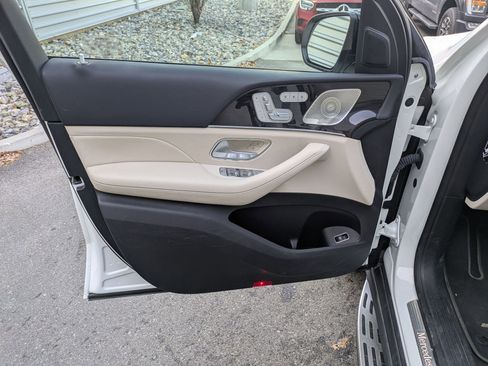 Used 2022 Mercedes-Benz GLS 450 4MATIC image 12