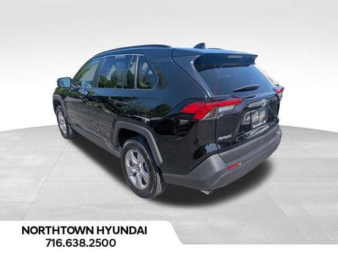Used 2025 Toyota RAV4 XLE AWD/4WD image 3