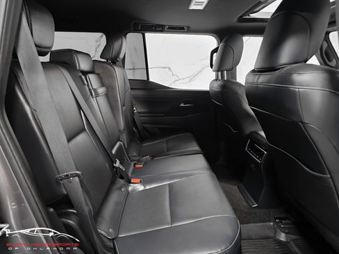 Used 2024 Lexus GX 550 w/ Accessory Package (2T) AWD/4WD image 3