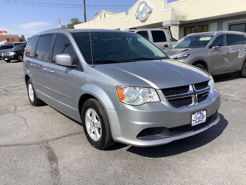 Used 2013 Dodge Grand Caravan SXT FWD image 2