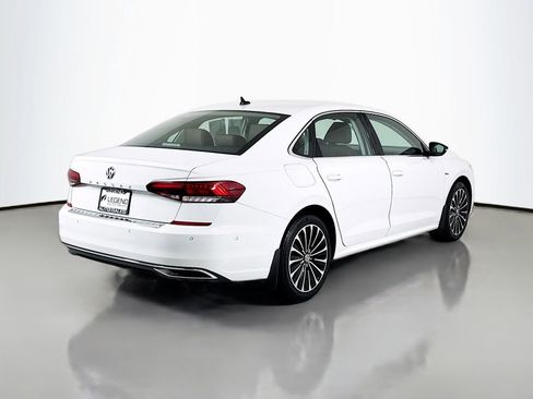 Used 2022 Volkswagen Passat 2.0T FWD image 4