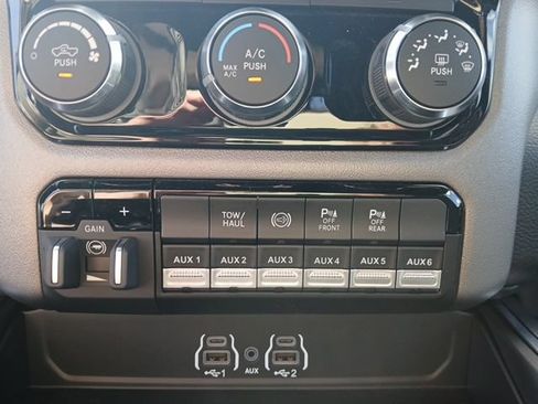 New 2026 RAM 2500 Big Horn AWD/4WD image 27