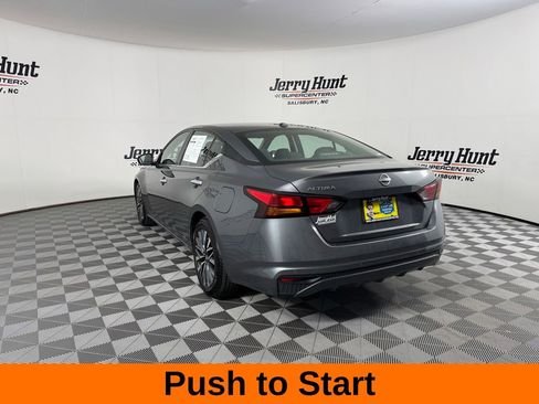 Used 2025 Nissan Altima 2.5 SV FWD image 9