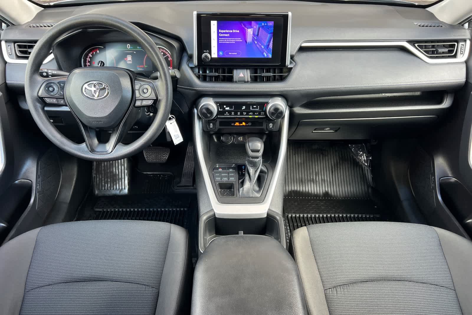 Used 2023 Toyota RAV4 LE AWD/4WD image 3