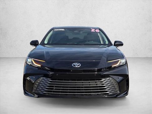 Used 2026 Toyota Camry XLE image 2