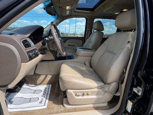Used 2011 Chevrolet Suburban LT image 19