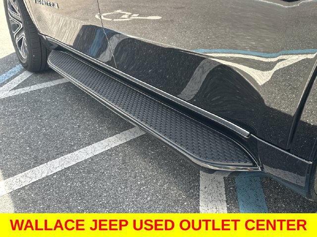 Used 2024 Jeep Wagoneer Series II w/ Flexible Seating Group AWD/4WD image 12