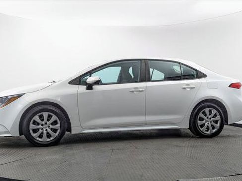 Used 2021 Toyota Corolla LE FWD image 3