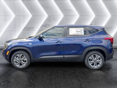 New 2026 Kia Seltos LX AWD/4WD image 2