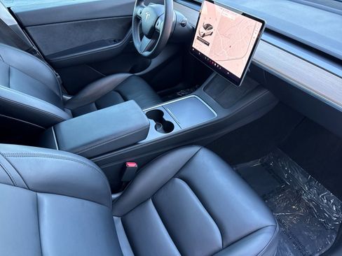 Used 2021 Tesla Model Y Long Range image 16