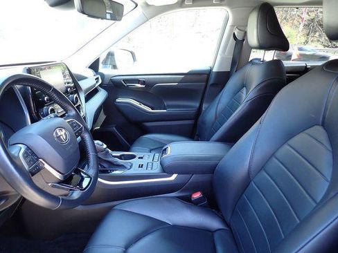 Certified 2021 Toyota Highlander XLE image 10