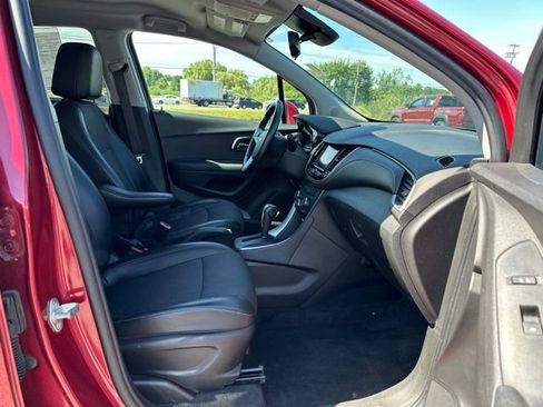 Used 2020 Chevrolet Trax LT w/ Driver Confidence Package AWD/4WD image 22