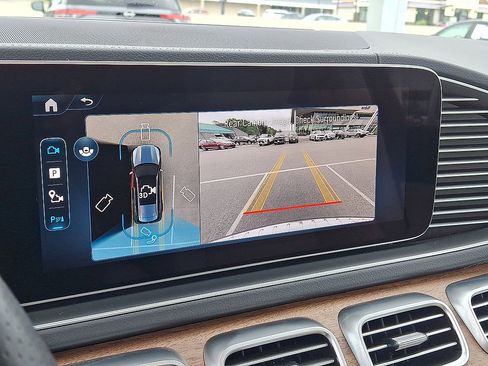 Used 2025 Mercedes-Benz GLS 450 4MATIC image 21