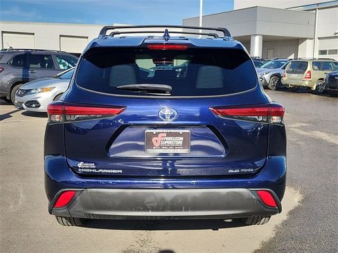 Used 2020 Toyota Highlander XLE image 4