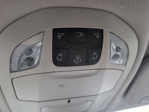 Used 2024 Chrysler Pacifica Touring-L FWD image 26